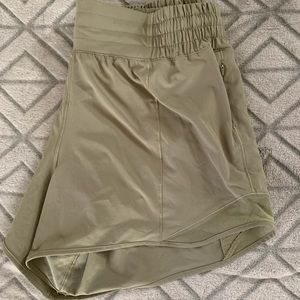 Lululemon Mid-rise short with mesh detail and zipper pocket, 4”